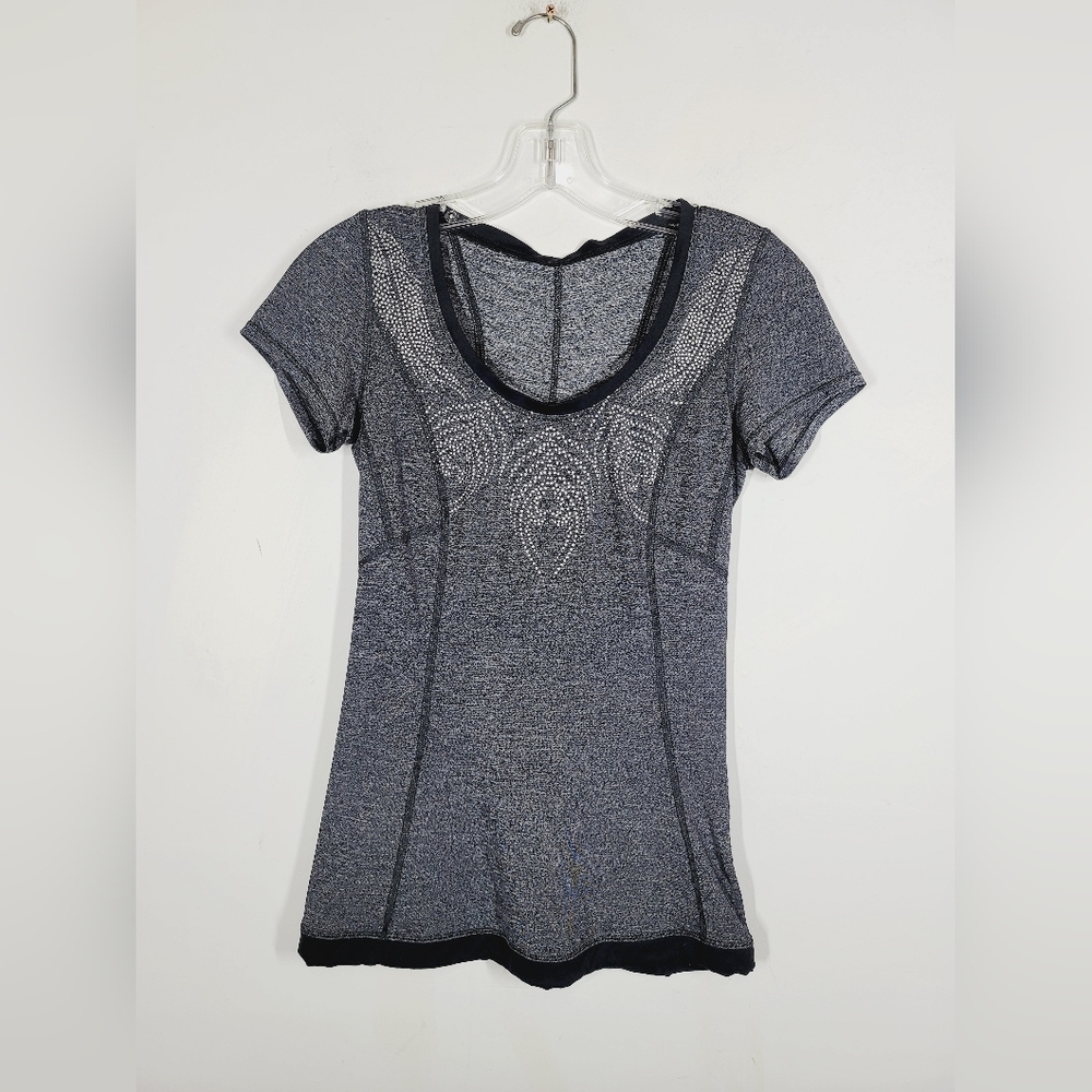 Lululemon Gray Short Sleeve Top, Size Small
